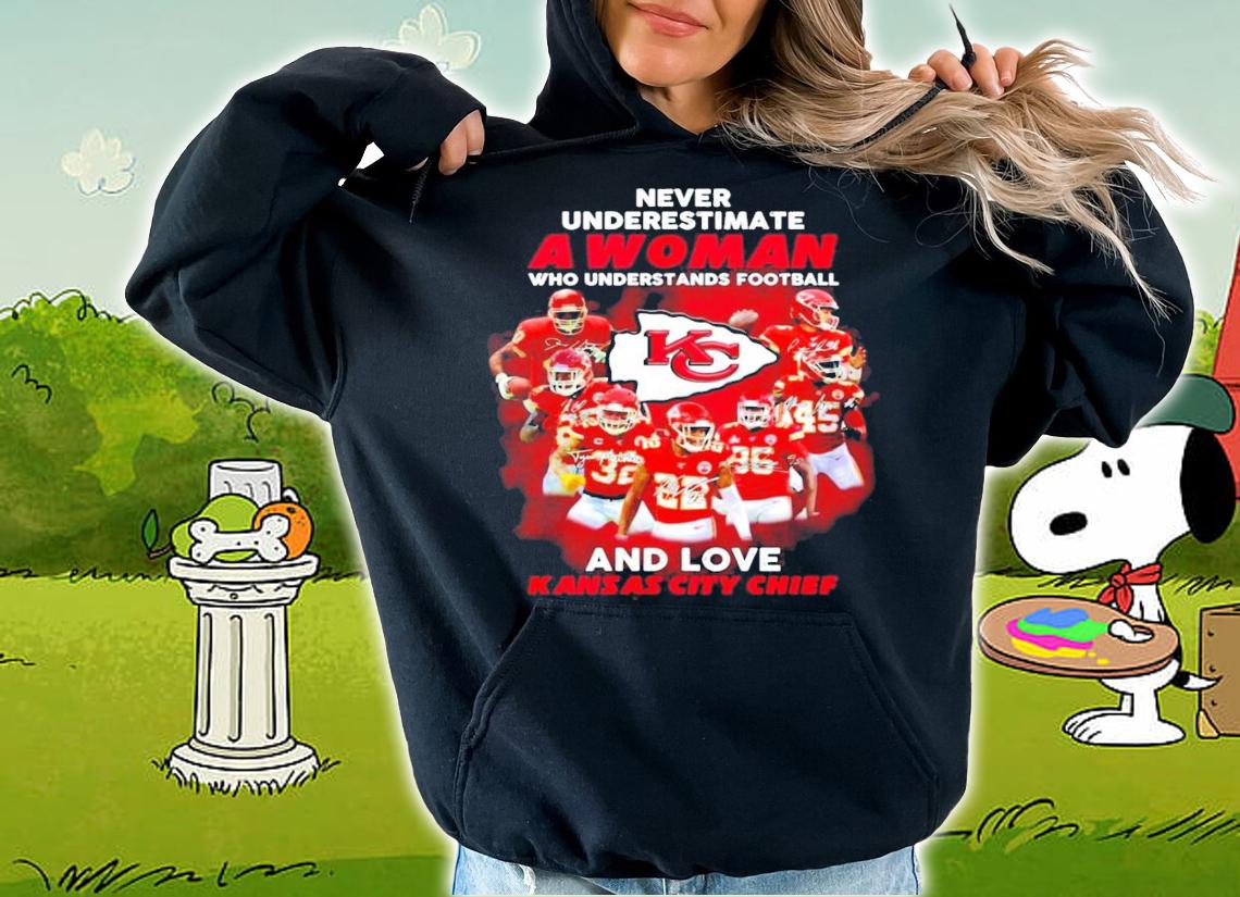 A woman who understands football and love Kansas City Chiefs signatures shirt t-shirt hoodie