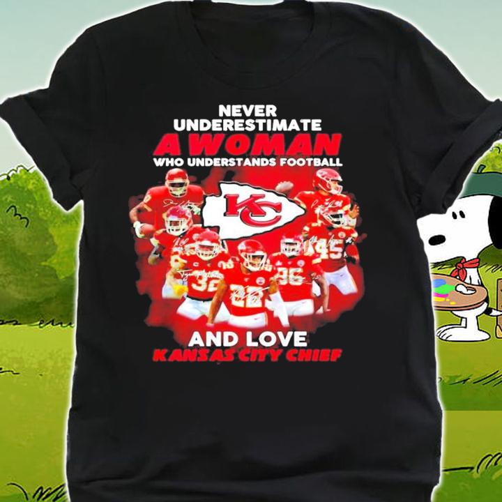 A woman who understands football and love Kansas City Chiefs signatures shirt t-shirt shirt