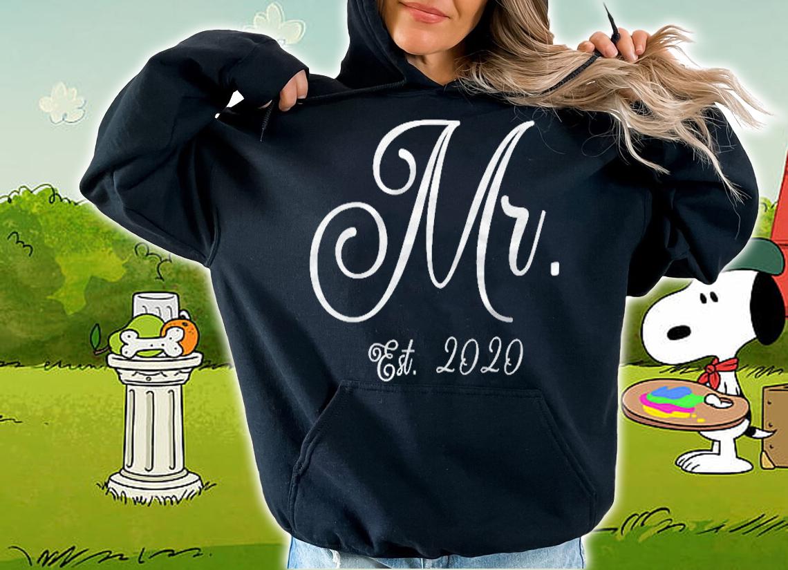 Mr. Established 2020 Cute Calligraphy Gift Mr. Est. 2020 Pullover t-shirt hoodie