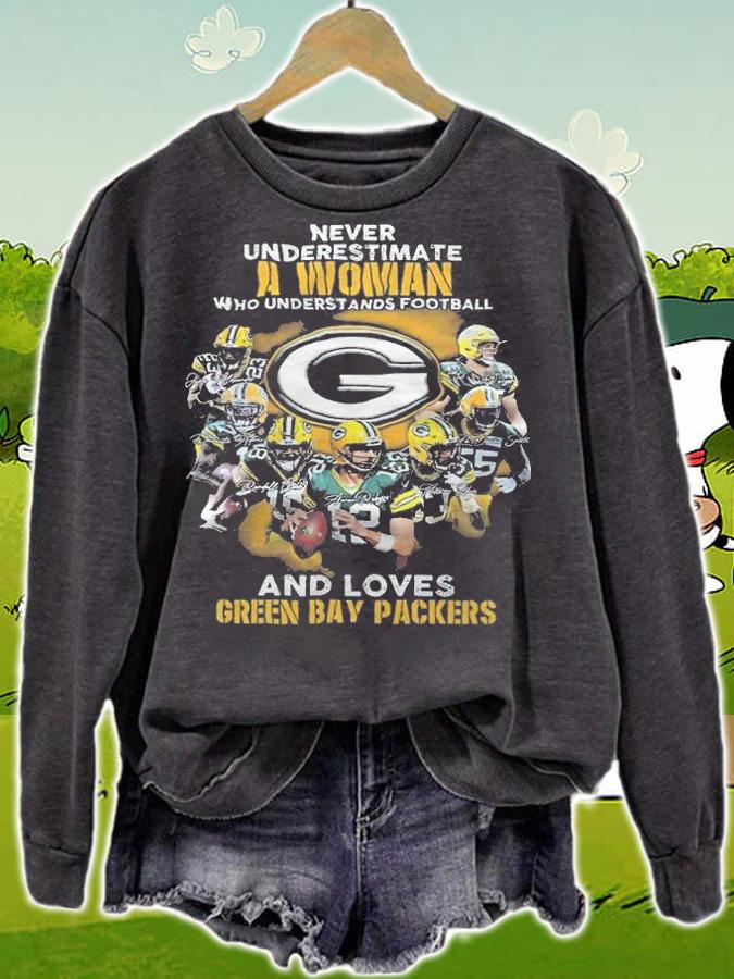 Never Underestimate A Woman Who Understands Football And Green Bay Packers Shirt sweatshirt