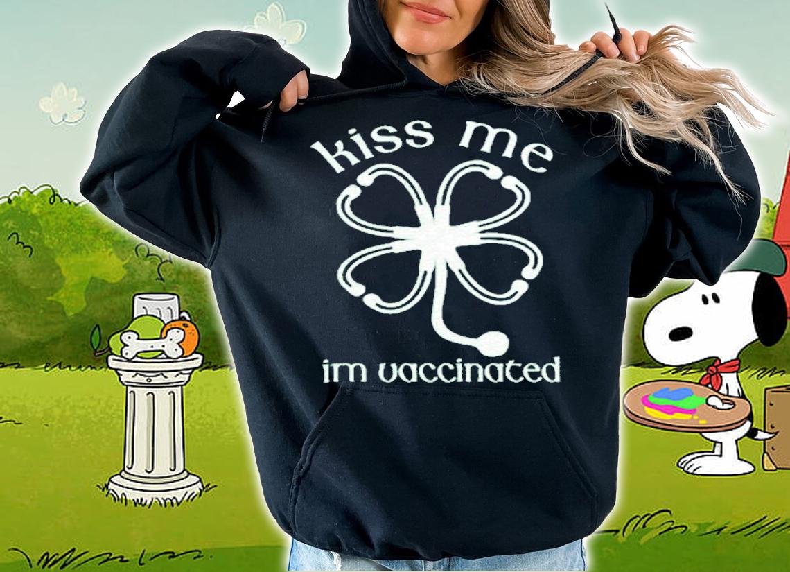 Stethoscope St Patrick's Day kiss me I'm vaccinated shirt hoodie